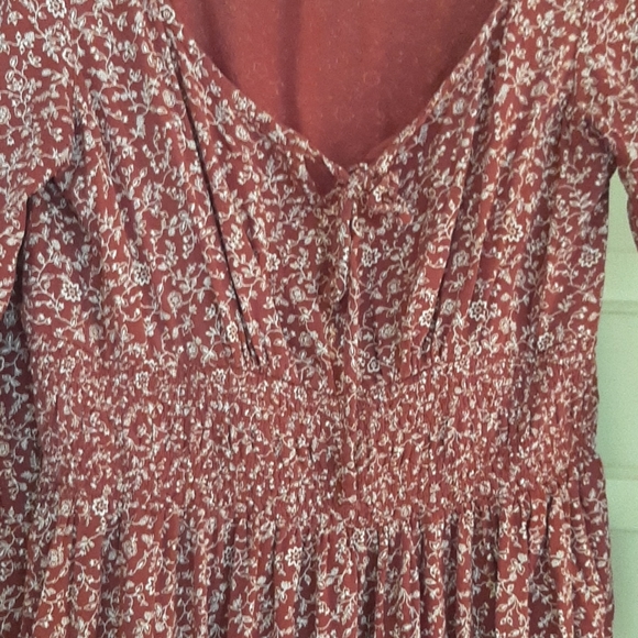 Adorable AE Dress - Picture 2 of 6